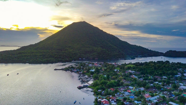 Mengagumi Pesona Banda Neira dan Bagaimana Cara Mudah Menuju ke Sana