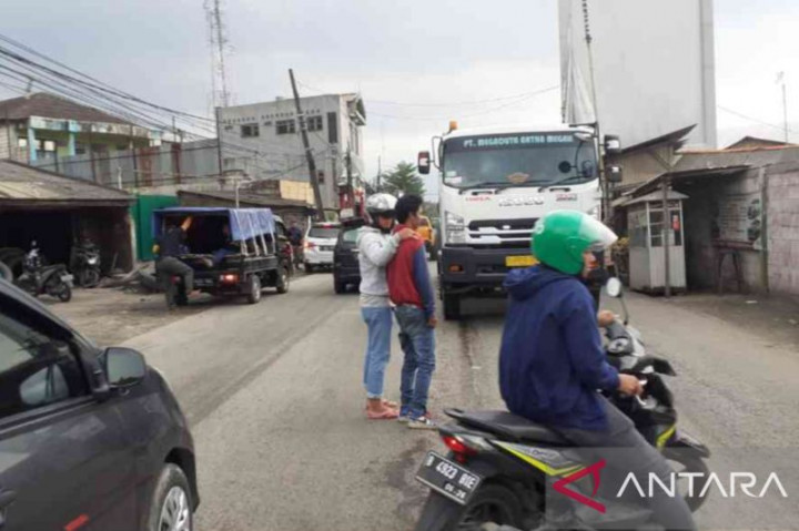 Komplotan Pungli Sopir Truk Dibekuk, Modus Berdiri di Tengah Jalan