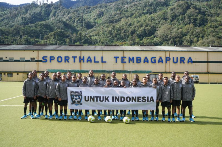 Keren! Papua Football Academy Berlaith di Ketinggian Tembagapura
