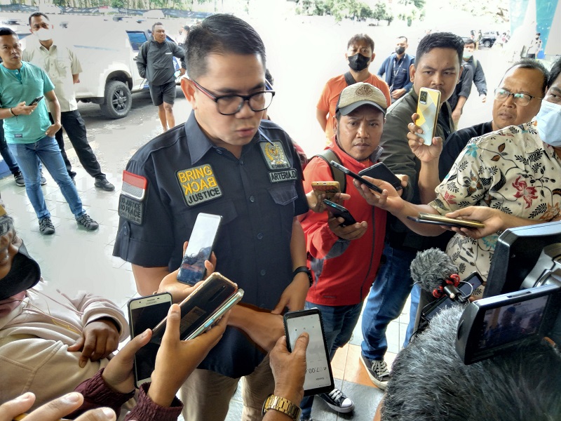 Anggota Komisi III DPR RI, Arteria Dahlan, di Stadion Kanjuruhan, Kabupaten Malang, Jawa Timur, Selasa, 13 Oktober 2022. Medcom.id/ Daviq Umar Al Faruq