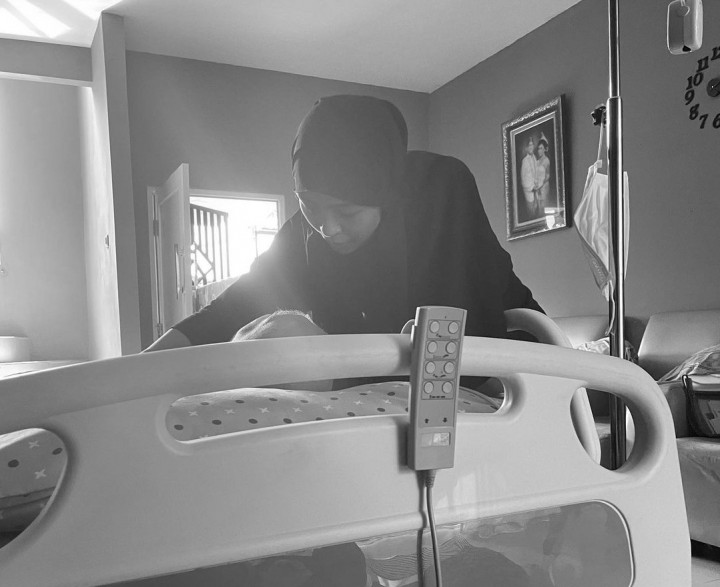 Sedih, Momen Haru Tantri Kotak Tenangkan Ayah yang Sedang Sakit