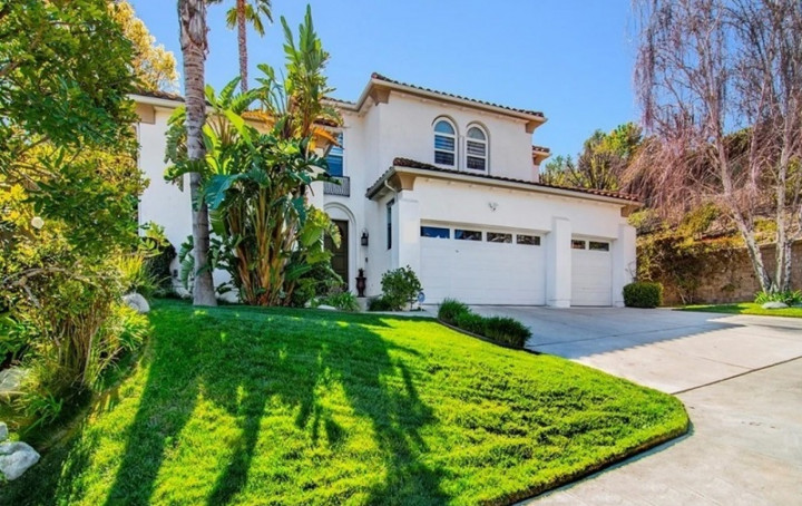 Zendaya Beli Rumah untuk Ayahnya Seharga Rp29 Miliar