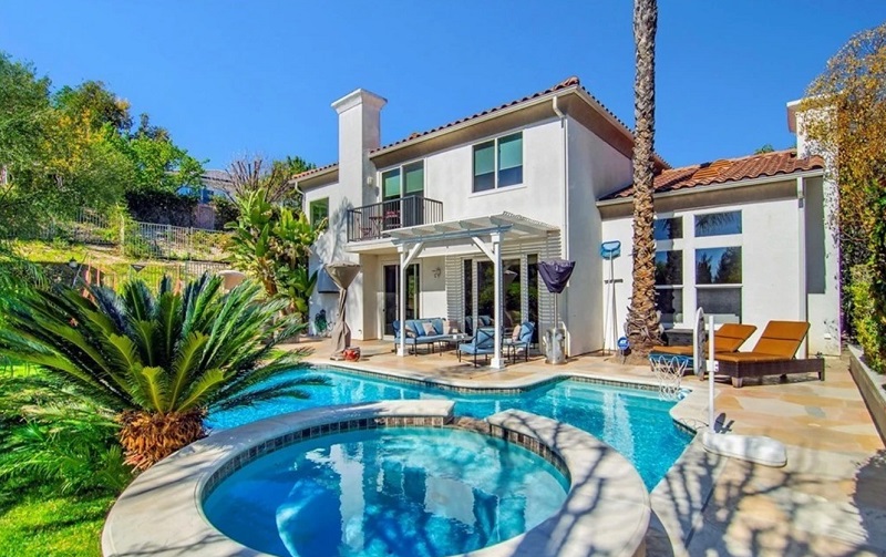 Populer Properti: Zendaya Beli Rumah hingga Interior Mewah Kapal Ritz-Carlton Populer Properti: Zendaya Beli Rumah hingga Interior Mewah Kapal Ritz-Carlton