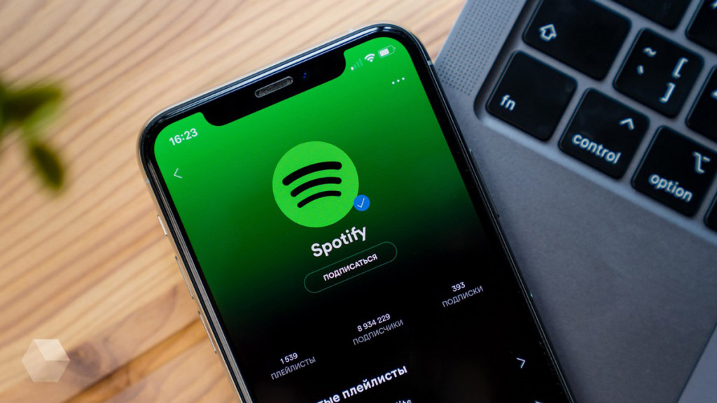Berikut langkah yang perlu dilakukan untuk mendengarkan musik secara offline di Spotify.
