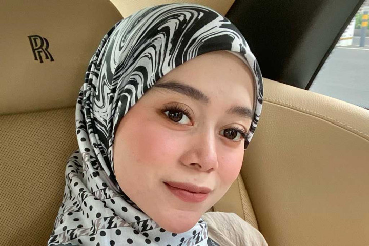 Lesti Kejora Cabut Laporan KDRT Rizky Billar, Netizen: <i>Prank of the Year</i>