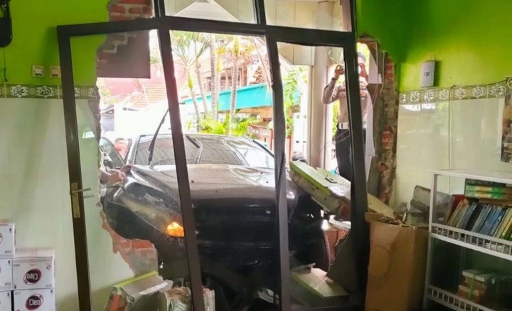 Tabrak Musala, Kabag Keuangan DPRD Lamongan Tewas