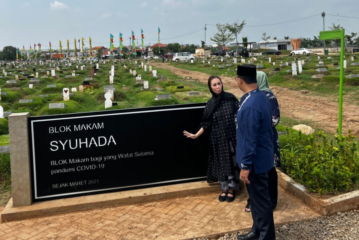 Anies Ziarah ke TPU Rorotan Jelang Purnatugas, Doakan Korban Covid-19
