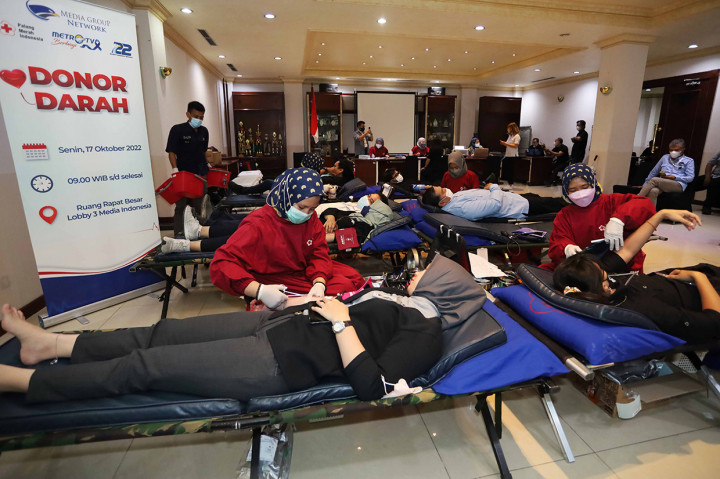 Puluhan Karyawan Media Group Network Antusias Ikut Donor Darah
