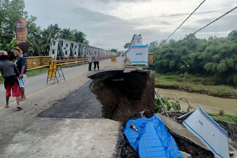 Jembatan Margasana Banyumas Segera Diperbaiki Usai Longsor