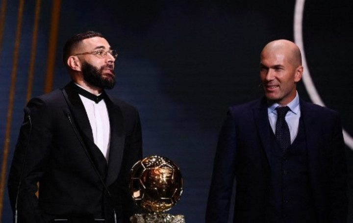 Momen Benzema Raih Ballon d'Or 2022: Terima Trofi dari Idola Hingga Ajak Keluarga ke Panggung