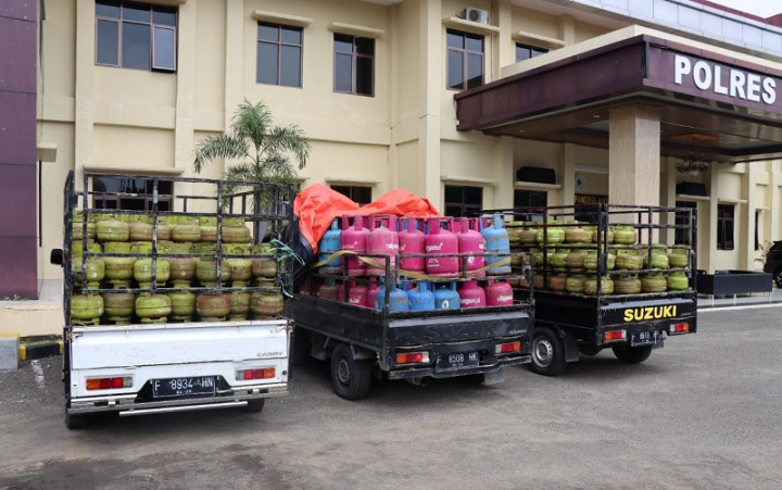 Oplos Gas Elpiji Nonsubsidi, 4 Warga Pandeglang Diringkus