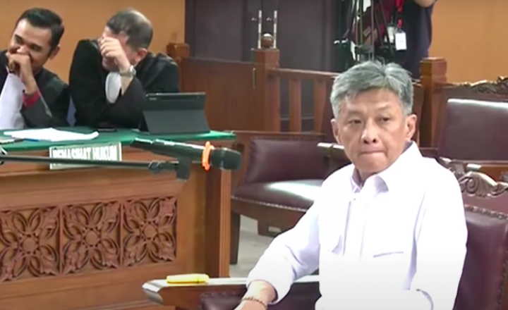 Khusyuk, Hendra Kurniawan Berdoa untuk Brigadir J saat Sidang