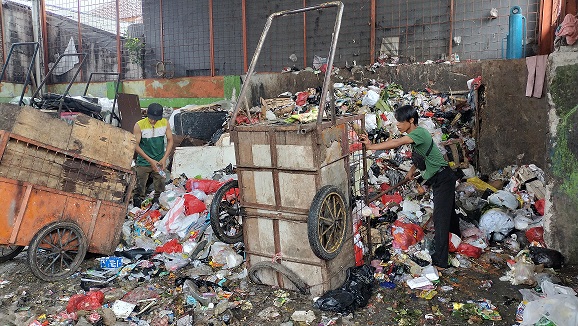 Pengangkut Sampah di Jakpus Mengeluhkan Pungli Oknum Sudin Lingkungan Hidup