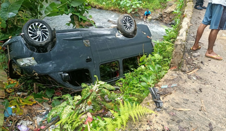 Angkot Terbalik di Pandeglang, 2 Pelajar Tewas