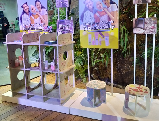 Peduli Lingkungan, Kini Sampah Produk Kosmetik Bisa Jadi Kursi dan Rak Buku