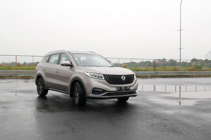 5 Kiat Menghadapi Musim Hujan Bersama Mobil Kesayangan