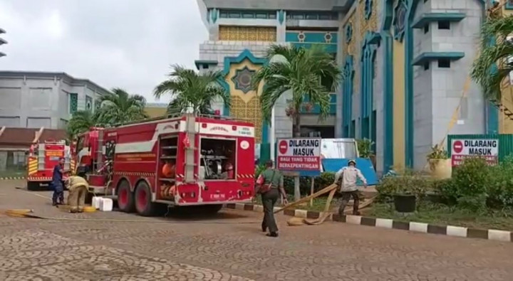 Masjid JIC Kembali Mengeluarkan Asap dari Titik Kebakaran