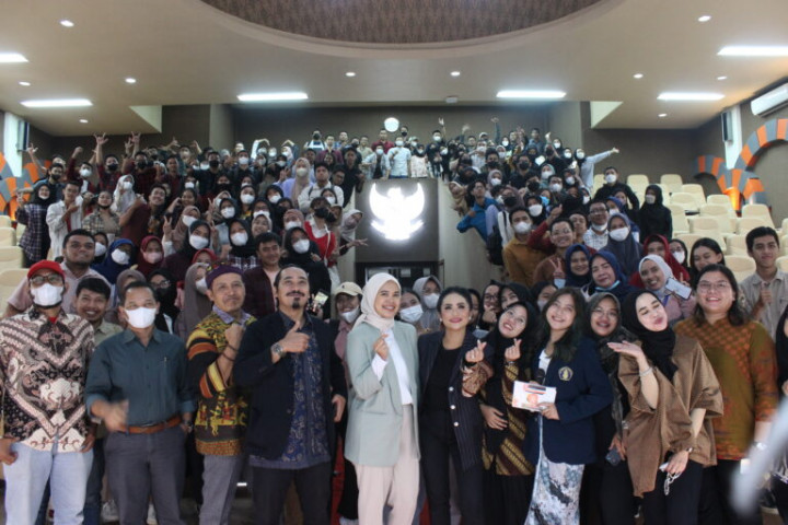 Wah Gemmi-nya Ameena 'Ngampus' di Fisip UB, Ngapain Nih?