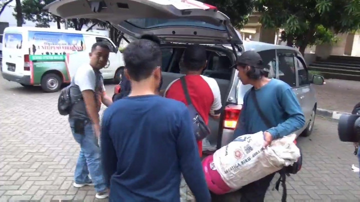 Usai Olah TKP, Polisi Bawa Puing hingga Alat Tukang dari Masjid JIC