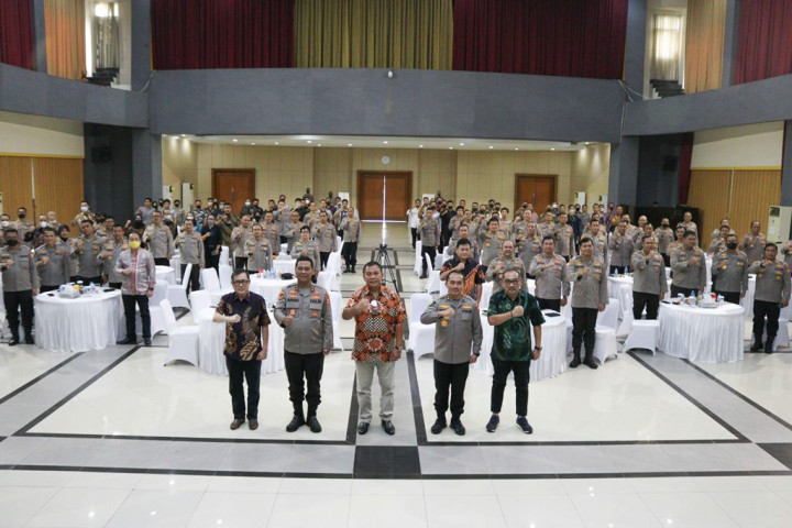 Perkuat Sistem Imun, DNR Salurkan 500 Ribu Vitamin C untuk Anggota Polri