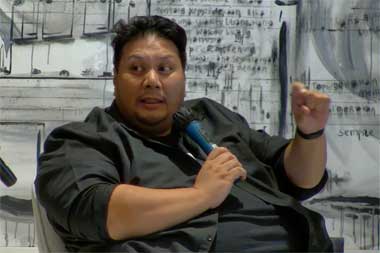 Tiga Setelan Mo Sidik dalam Stand Up Comedy