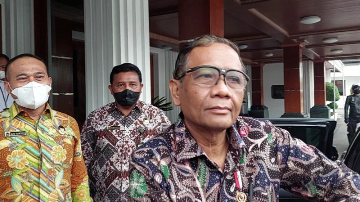 Mahfud MD Terima Hasil Penelitian Kandungan Gas Air Mata dalam Tragedi Kanjuruhan