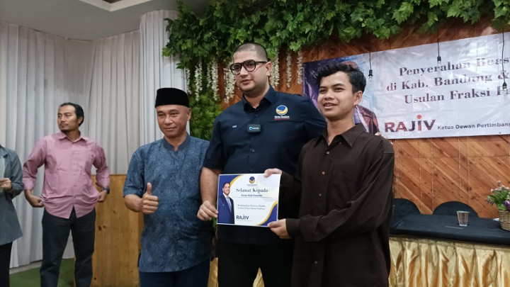 Mahasiswa Kurang Mampu di Kabupaten Bandung Terima Beasiswa dari NasDem