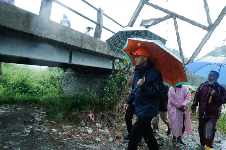 Ganjar Respon Cepat Perbaikan Jembatan Rusak di Kendal