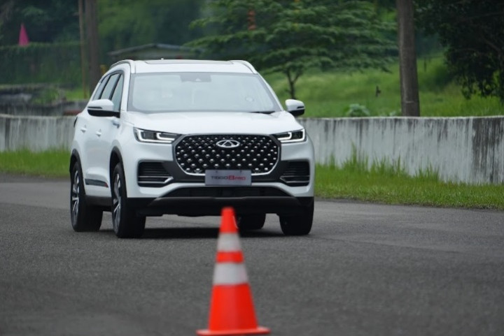 Uji Kecepatan Chery Tiggo 8 Pro di Lintasan Sentul, Bikin Takjub!