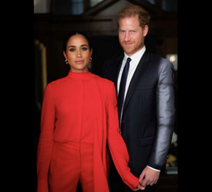 Ahli Bahasa Tubuh Bongkar Rahasia di Foto Terbaru Meghan Markle dan Pangeran Harry
