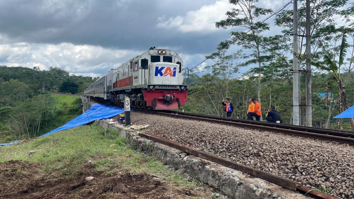 Banjir Rendam Rel di Garut, 4 Perjalanan KA Daop 2 Bandung Terganggu