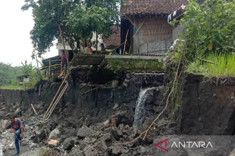 Abrasi Sungai Progo Gerus Tanah Bengkok dan Lahan Warga Magelang