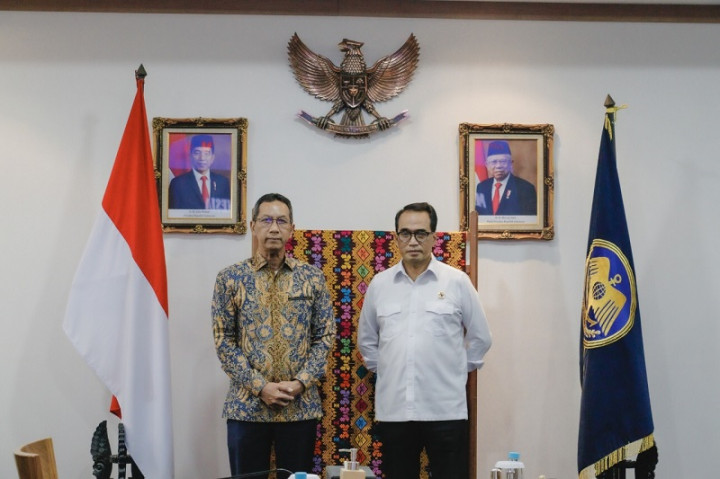 Menhub dan Heru Budi Bahas SPKLU hingga Lahan Parkir Vertikal