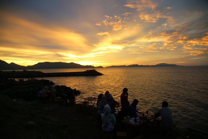 Berburu Senja <i>Instagramable</i> di Pantai Ulee Lheue Banda Aceh