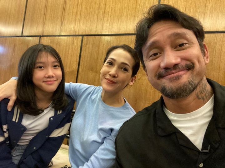 Begini Reaksi Tora Sudiro saat Sang Putri Pakai Baju Seksi