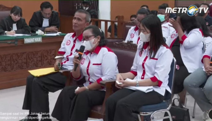 Menangis Histeris, Ibu Brigadir J: Perasaan Saya Hancur