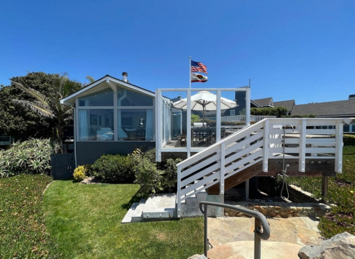 Kourtney Kardashian-Travis Barker Beli Properti Baru Seharga Rp226 Juta