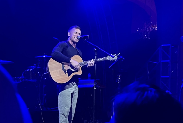 Buka Konser Calum Scott di Jakarta, Mitch James Kenalkan Lagu Baru