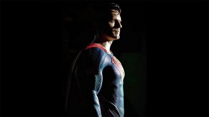 Resmi! Henry Cavill Kembali sebagai Superman