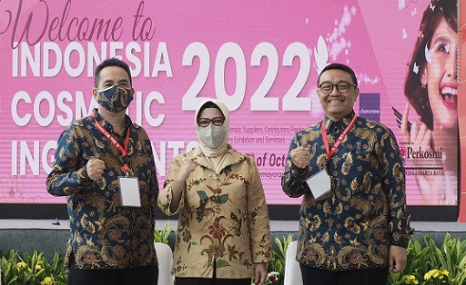 (Ki-ka, Rustam Suleman, Dra. Reri Indriani, Apt.,  M.Si., Sancoyo Antarikso dalam acara konferensi pers Perkosmi ICI 2022. (Foto: Dok. Istimewa)