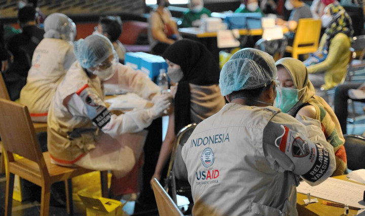 US Continues to Support Indonesia's COVID-19 Vaccination Drive