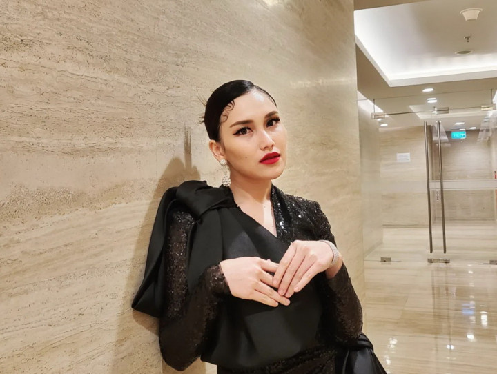 Ayu Ting Ting Nekat Pergi Kerja meski Sedang Dirawat, Begini Jadinya!