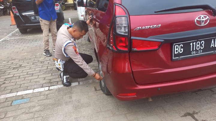 Langgar Larangan Bawa Kendaraan, 4 Mobil Anggota Polrestabes Palembang Dikempiskan