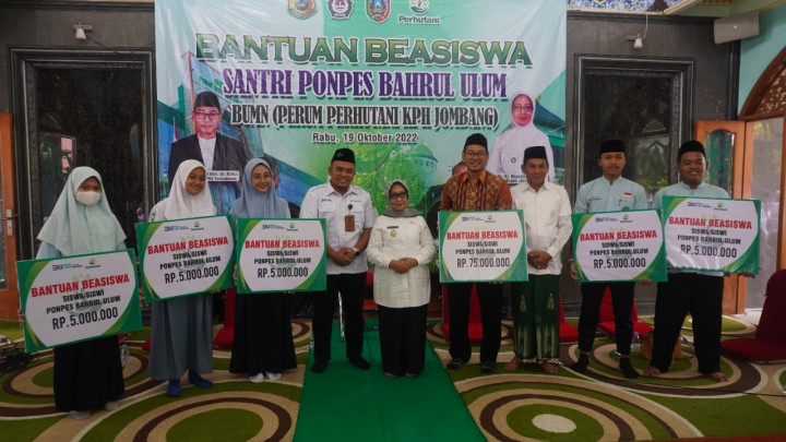 Erick Thohir Realisasikan Beasiswa ke Santri Ponpes Bahrul Ulum