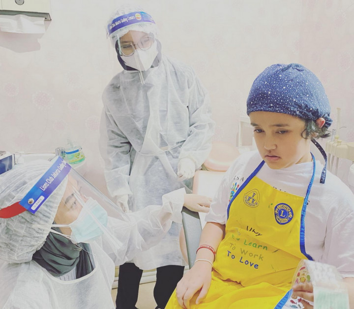 Kontribusi Tenaga Kesehatan Bantu Anak-Anak Disabilitas