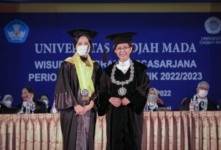Wisuda Anak Sendiri, Begini Pesan Rektor UGM untuk Nafaisa