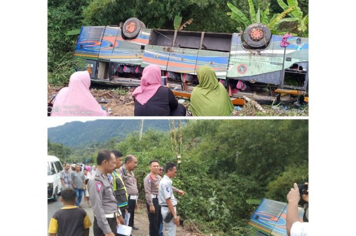 Bus ALS Angkut 23 Penumpang Terbalik di Tapanuli Selatan