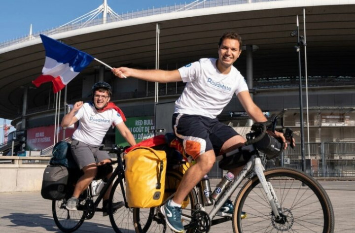 Nekat! Dukung Prancis di Piala Dunia 2022, Dua Fan Ini Rela Gowes dari Paris ke Doha