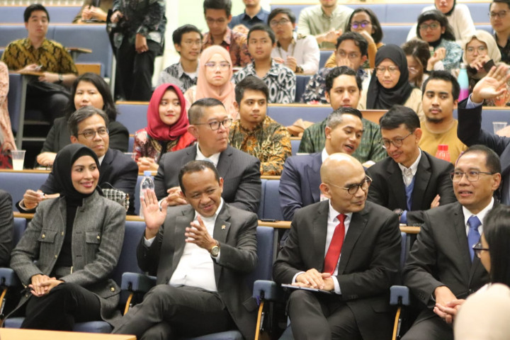 Bahlil Beri Kuliah Umum di London, Bicara Soal Hilirisasi Industri