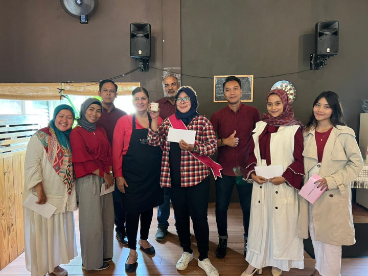 Lomba Makan Rose Ice Cream di Hari Sumpah Pemuda